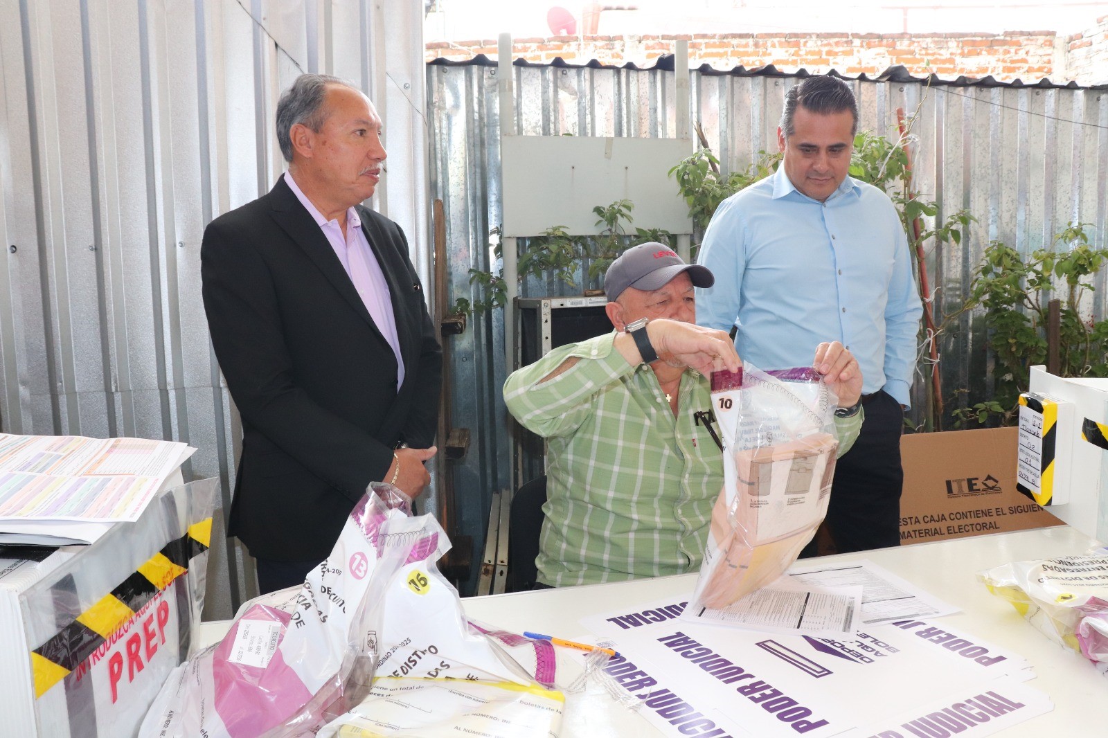 Avanza INE en entrega de documentación y material electoral a presidencias de casilla seccional única
